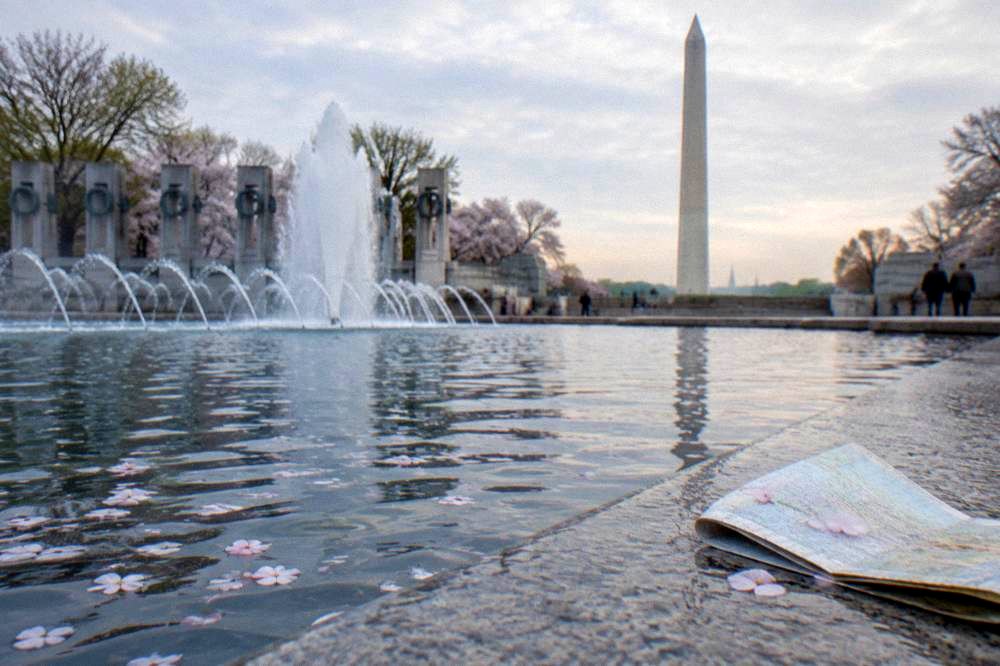 The World War II Memorial fountain with the Washington Monument behind it on a spring day